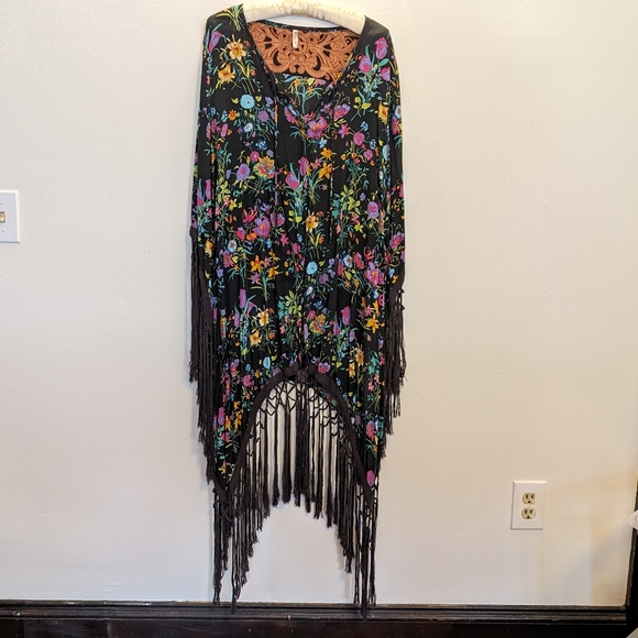 Spell Gypsy Queen Tassel Kimono - Picture 2 of 8
